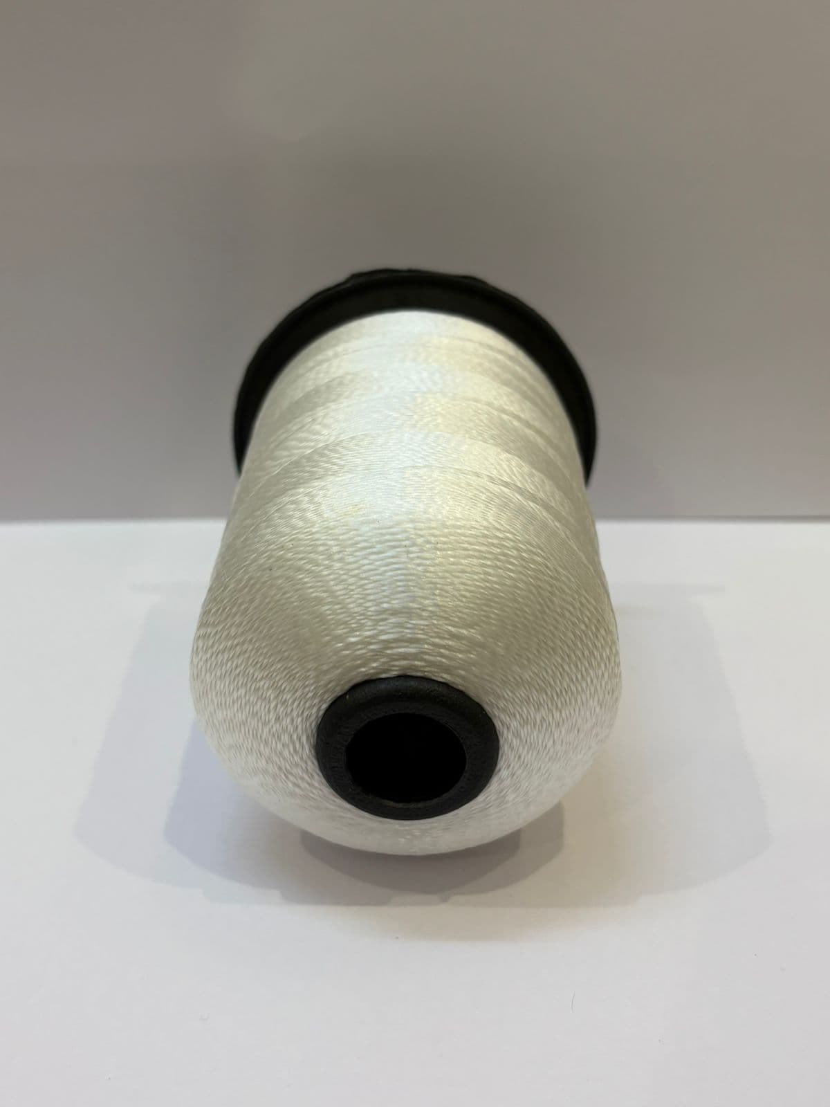 Cone of polypropylene bag closing thread